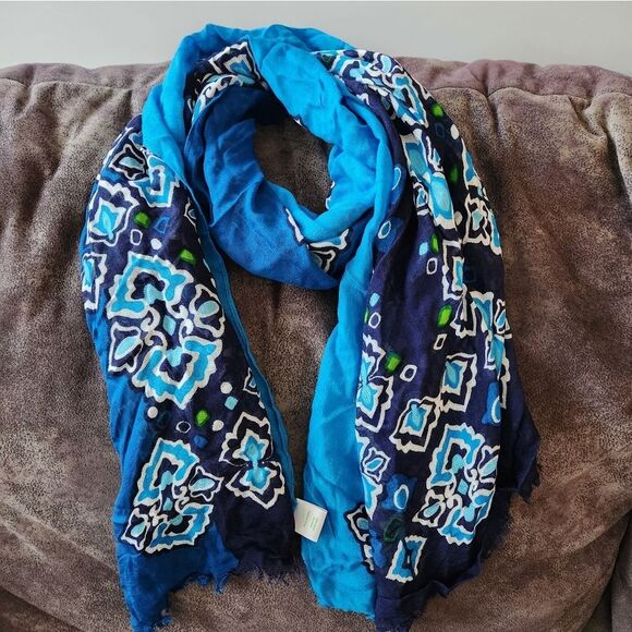 Vera Bradley Patterned Scarf - Picture 2 of 6